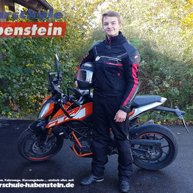 fahrschule-in-amerang-wasserburg-griesstaett-motorradfuehrerschein-ktm-duke-125er-mit-16
