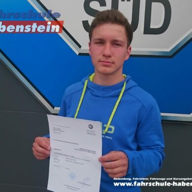 fahrschule-in-rosenheim-auto-fuehrerschein-simulator-anhaengerfuehrerschein-theorieunterricht-sehtest