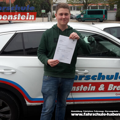 fahrschule-in-rosenheim-autofuehrerschein-mit-17-fahrsimulator-auto-fahren-fuehrerschein