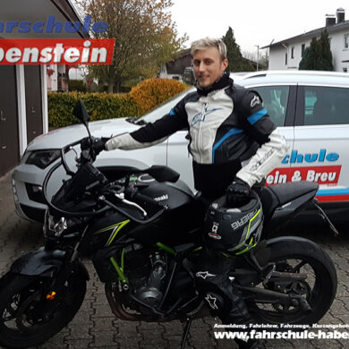 fahrschule-in-rosenheim-bad-endorf-halfing-motorradfuehrerschein-a1-ktm-duke