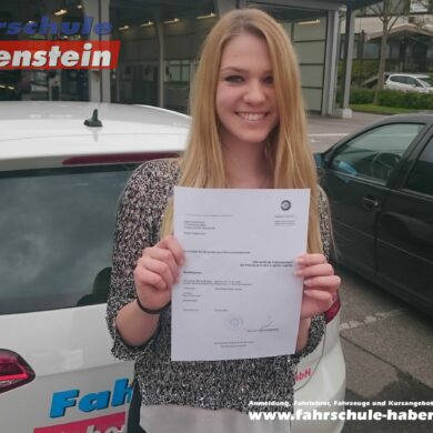 fahrschule-in-rosenheim-fuehrerschein-auto-anhaenger-simulator-ferienkurse