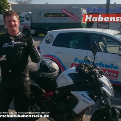 fahrschule-in-rosenheim-motorrad-fuehrerschein-charivari-radio-rosenheim-kawasaki
