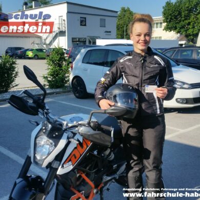 fahrschule-in-rosenheim-motorrad-fuehrerschein-klasse-a1-a2-am-a-125er-ktm-duke