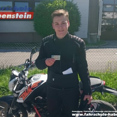 fahrschule-in-rosenheim-motorrad-fuehrerschein-stufenfuehrerschein-ktm-duke-125er-guenstig-und-schnell
