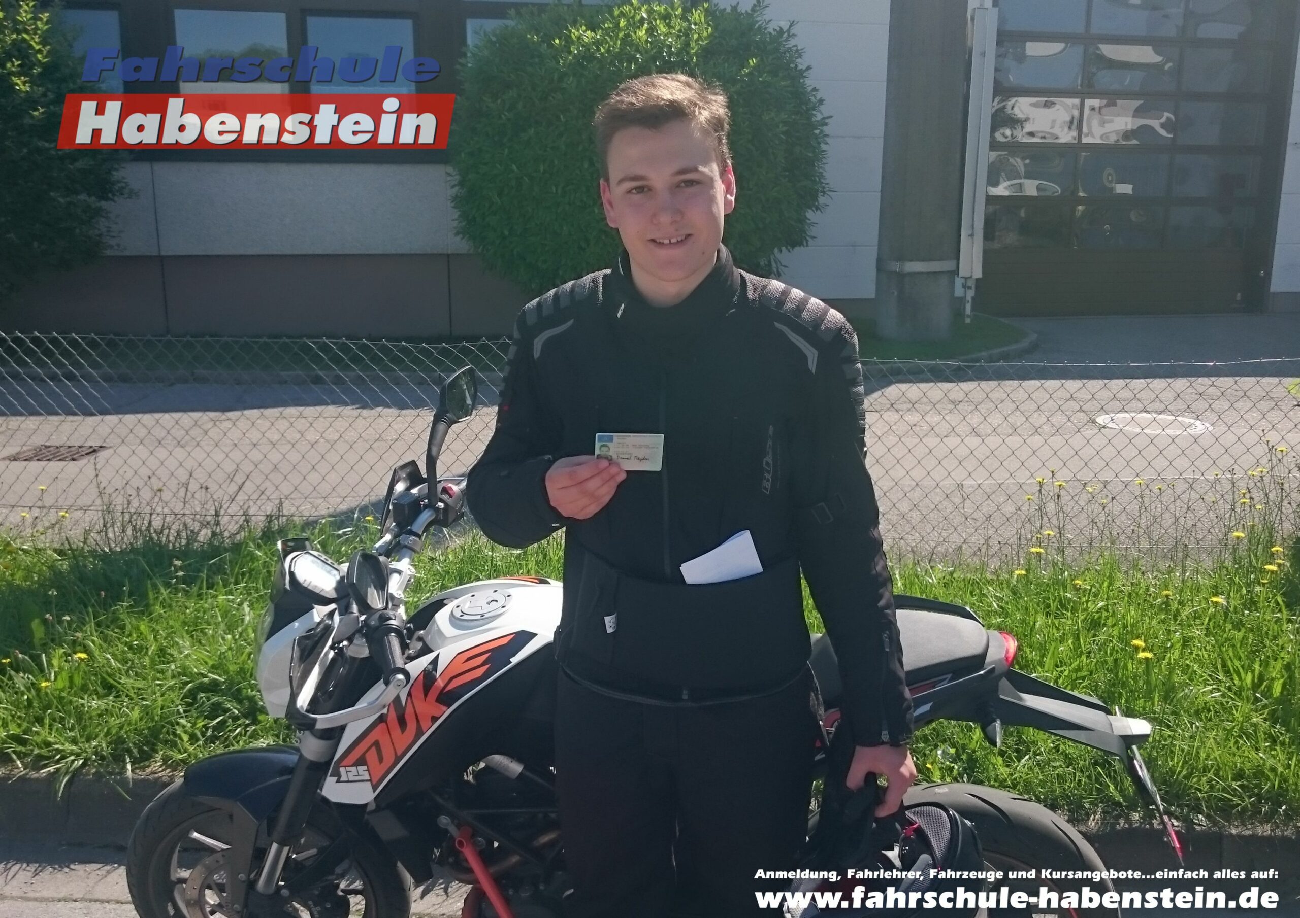 fahrschule-in-rosenheim-motorrad-fuehrerschein-stufenfuehrerschein-ktm-duke-125er-guenstig-und-schnell