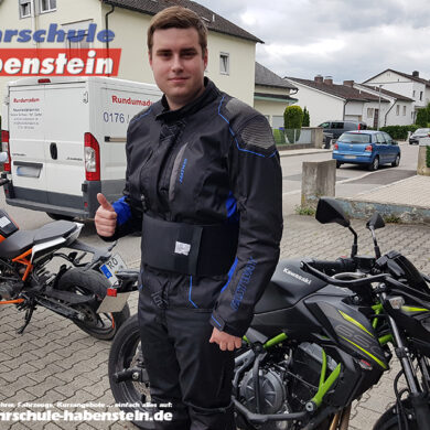 fahrschule-in-rosenheim-motorrad-schechen-vogtareuth-autofuehrerschein-lkw-fuehrerschein-aufstieg