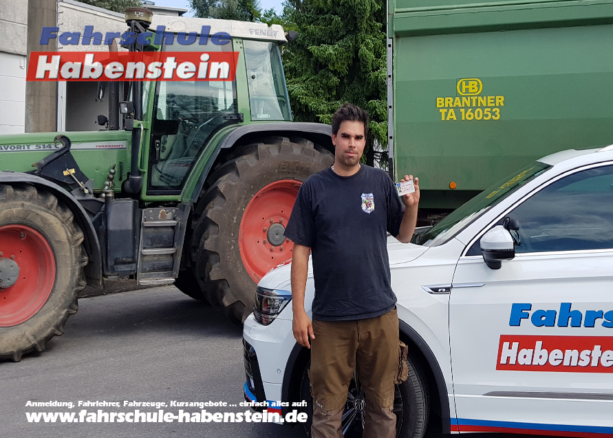 fahrschule-in-rosenheim-schechen-und-umgebung-traktor-fuehrerschein-bulldog-fahren-t-l-