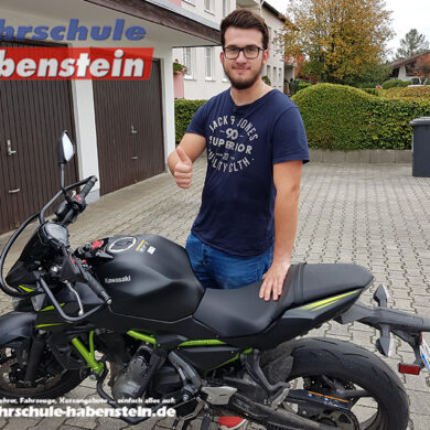 fahrschule-in-rosenheim-schechen-vogtareuth-rott-motorrad-fuehrerschein-motorrad-fahren-kawasaki-yamaha-ktm