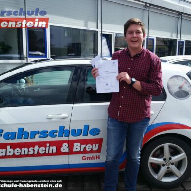 fahrschule-in-rosenheim-simulator-fahrsimulator-englisch-deutsch-arabisch-umschreiben-auslaendischer-fuehrerschein