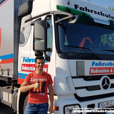fahrschule-in-rosenheim-vogtareuth-wasserburg-lkw-fuehrerschein-grundqualifikation-berufskraftfahrer-bildungsgutschein-azav