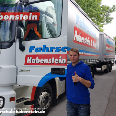 fahrschule-in-rosenheim-vogtareuth-wasserburg-lkw-fuehrerschein-mit-18-grundqualifikation