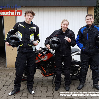 fahrschule-in-wasserburg-amerang-griesstaett-motorradfuehrerschein-a1-ktm