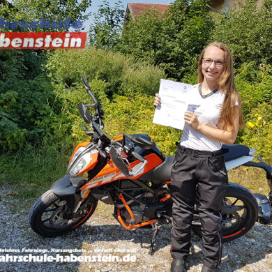 fahrschule-in-wasserburg-amerang-halfing-bad-endorf-und-umgebung-motorrad-fuehrerschein-mit-16-ktm-duke-125-abs