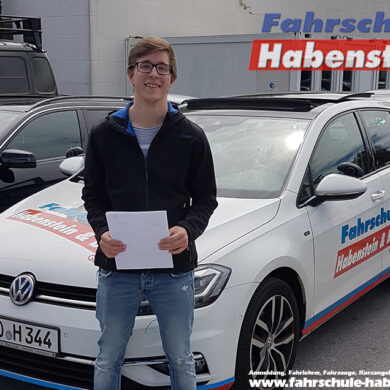 Herzlichen Glückwunsch zur bestandenen Führerscheinprüfung liebe Florian!