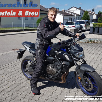 Herzlichen Glückwunsch zur bestandenen Führerscheinprüfung lieber Daniel! Fahrschule - Rosenheim - Auto