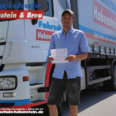 Herzlichen Glückwunsch zur bestandenen Führerscheinprüfung lieber Lukas! Führerschein - LKW - Fahrschule