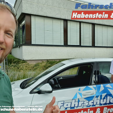 Herzlichen Glückwunsch zur bestandenen Führerscheinprüfung lieber Raphael! Führerschein - VW - Fahrschule