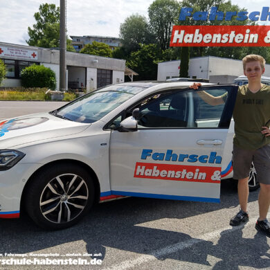 Herzlichen Glückwunsch zur bestandenen Führerscheinprüfung lieber Tobias! Führerschein - VW - Fahrschule