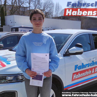 Herzlichen Glückwunsch zur bestandenen Prüfung Suela! Führerschein - Rosenheim - Klasse B